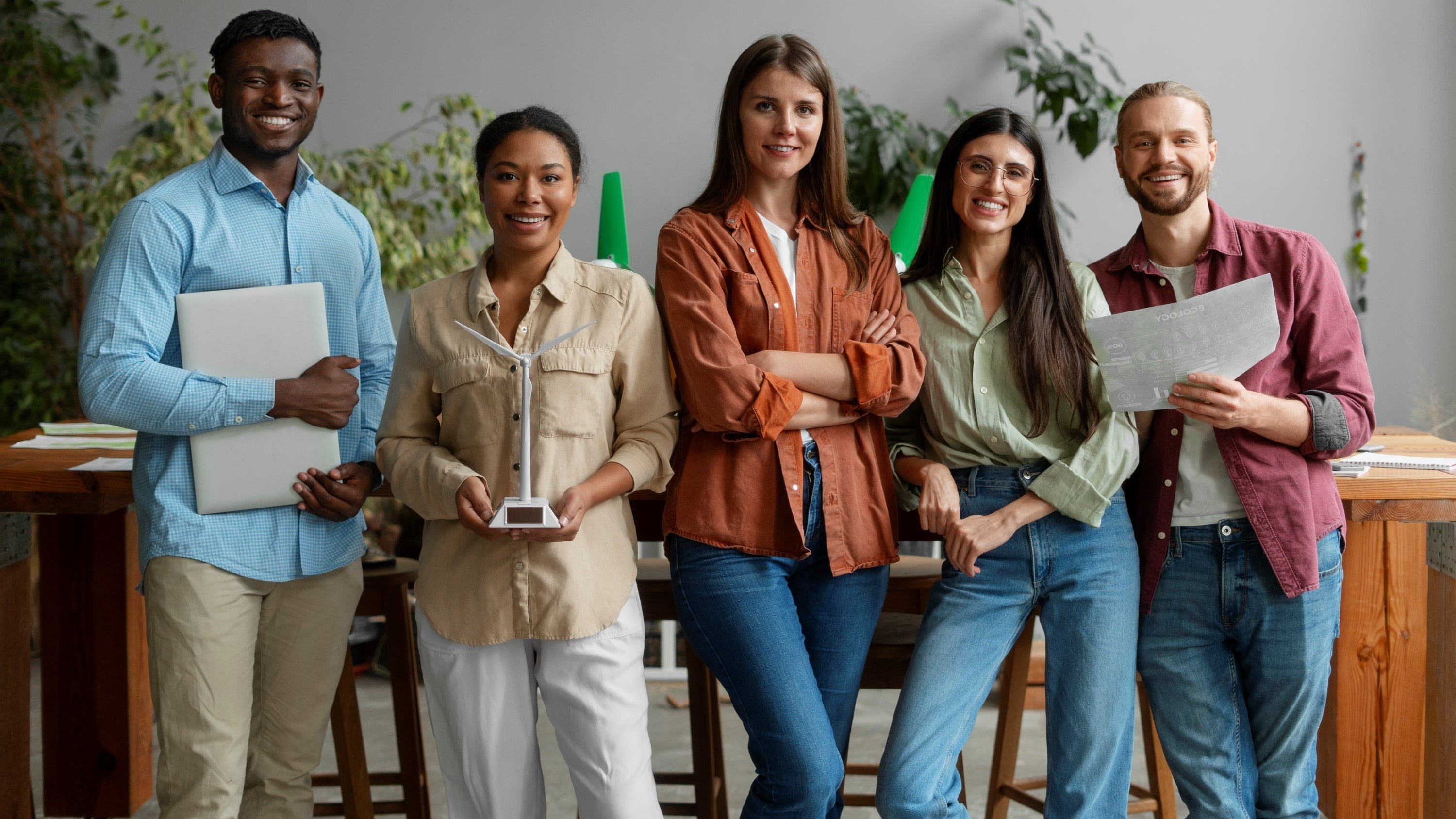 Why Should You Give Corporate Holiday Gifts to Employees?